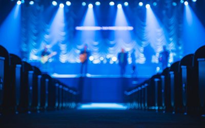 9 Top Tips To Develop Stage Presence